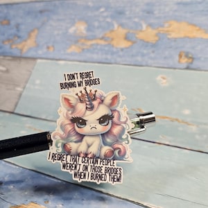 Adesivo de unicórnio Bridge Burner – Adesivo de vinil à prova d'água Glitter, Sass & No Regrets - presente atrevido - Série Vengeful Sparkles - pequeno