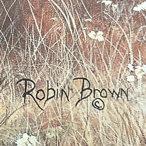 Pu&ograve; includere: Primo piano di un dipinto con erba alta e secca e piccoli fiori bianchi. L'opera d'arte ha un aspetto strutturato con una calda tavolozza di colori terrosi. La firma dell'artista, "Robin Brown", &egrave; visibile in corsivo nero.