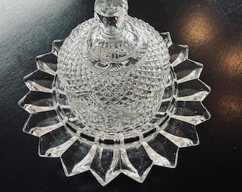 Vintage Glas Butterdose und Kuppel mit Platte - Starburst Pressglas