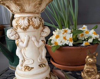 Vaso da fiori vintage con piedistallo a forma di cherubino - Decorazione da giardino in gesso color crema e oro