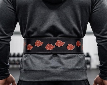 Cintura in pelle personalizzata con leve in stile anime, ideale per allenamento in palestra e powerlifting.