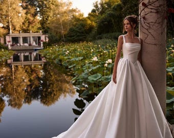 Minimalist satin wedding gown premium ball gown square neck bridal gown classic A line bridal dress with long train royal wedding dress