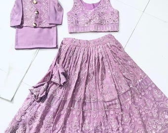 子供用パープルレヘンガチョリ、インドの結婚式用の女の子用レヘンガチョリ、インドの行事用の子供用チャニヤチョリ、カスタムステッチのレヘンガガールズ