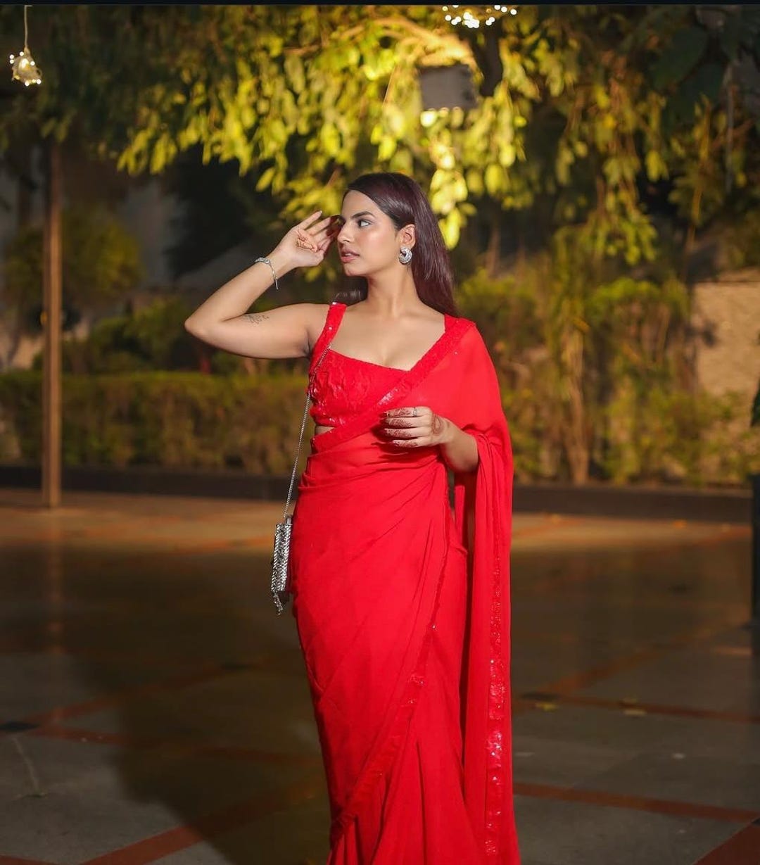 Pre drapped saree & buckle blouse