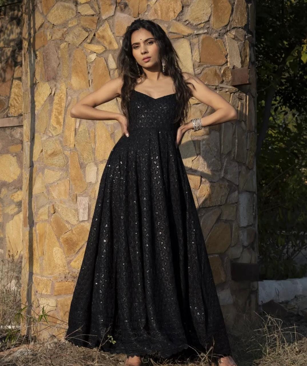 frock mahira khan humsafar black dress The mandatory Humsafar moment with the black dress  Cant thank @dyot.pk  for this beautiful pishwas Pakistani Dress | Black Piishwas | Mahira Khan
