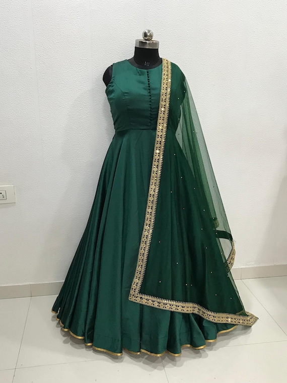 green colour party dress Emerald Lace Satin Two-piece Slit evening party or other formal party Beautiful green color party wear