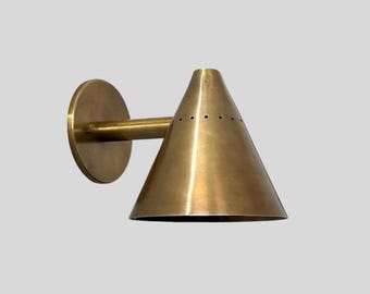 Kinkiet Kinkiet Mid Century Cone Shape Surowe wykończenie mosiężne - włoskie oprawy - oświetlenie sypialni - lampy toaletowe - jadalnia