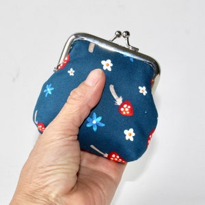 Mushroom Flower Coin Purse: Blue Kiss Lock Change Pouch