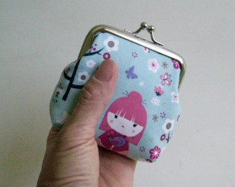 Small Coin Purse. Kiss Lock Coin Purse. Coin Pouch. Change Purse in Light Blue with Japanese Dolls and Flowers