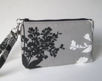 7 » Wristlet. Zip Pouch avec sangle. Poche à fermeture éclair en branche/fleurs grises, noires et blanches