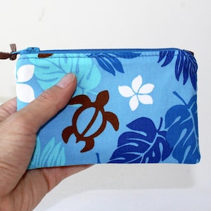 Little Zipper Pouch. Small Zipper Coin Purse. Hawaiian Zip Pouch. Small Zipper Bag in Blue with Honu Turtle