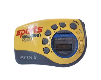 Radio Sony Sport Walkman vintage FM AM SRF-M78 con cinturino da polso per fitness, colore giallo.