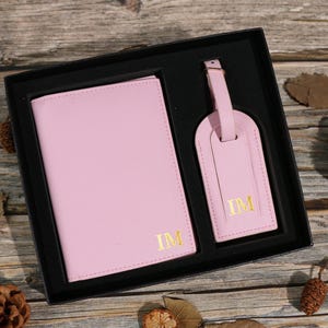 Personalized Leather Passport Holder and Luggage Tag Set, Mr and Mrs Passport Cover and Luggage Tag Honeymoon Gift, Wedding Gift for Couples