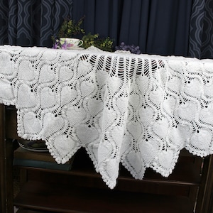 Large White Crocheted Table Topper, Crocheted Tablecloth, Pineapple Tablecloth 18390