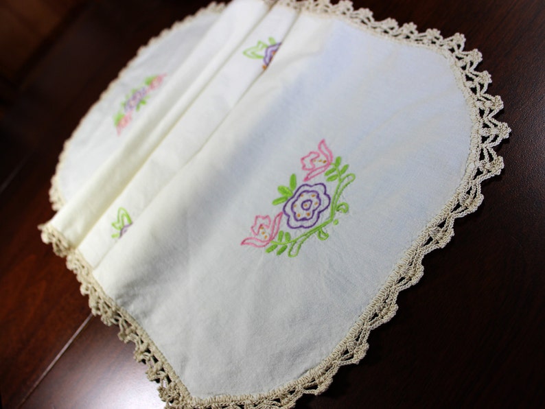 Linen with Floral Motif and Crochet Edging 12757 Embroidered Ecru Table Runner