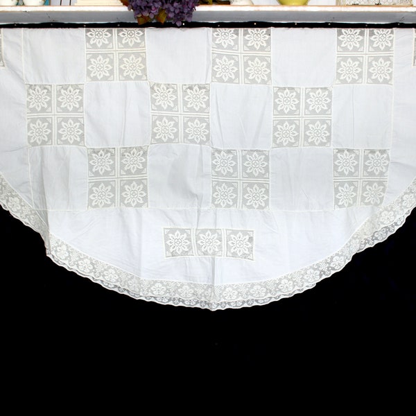 DAMAGED Circular Table Cloth, Filet Lace Inserts, Vintage Tablecloth,  Vintage Table Cloth, Lace Edging 17942