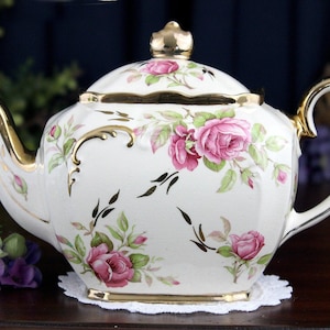 Sadler Cube Teapot, Pink Cabbage Roses Motif, Sadler Tea Pot, Pattern 1949 - 18355