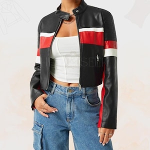 Chaqueta de motociclista corta Cafe Racer de piel de cordero negra hecha a mano para mujer / Abrigo minimalista con cuello a presión y rayas estilo urbano