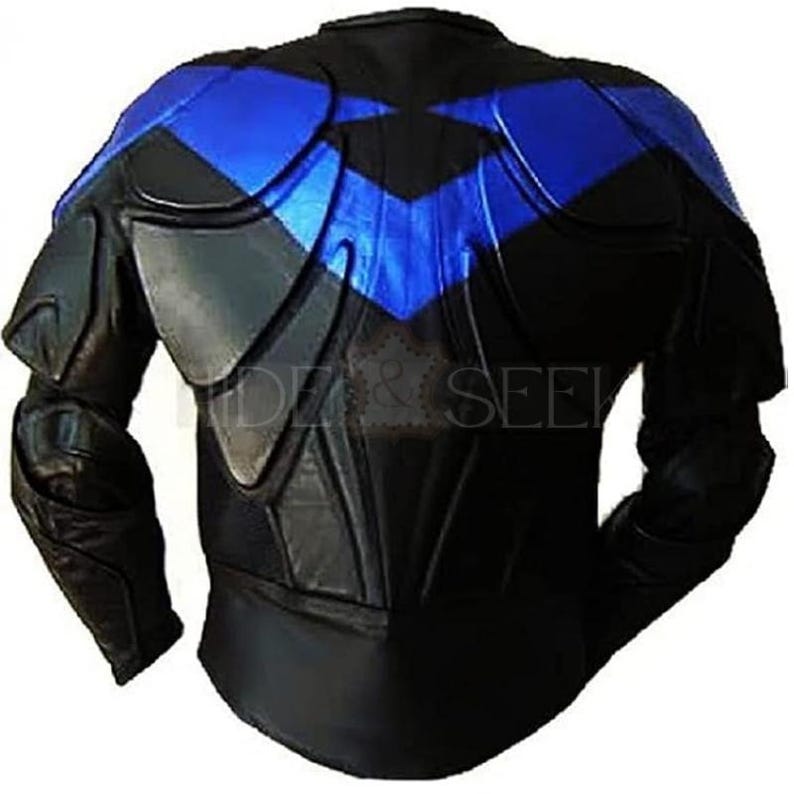 detail-shot-of-armor-padded-panels-on-blue-wing-moto-jacket