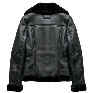 detail-shot-of-shearling-trimmed-zipper-cuffs-on-leather-sleeves