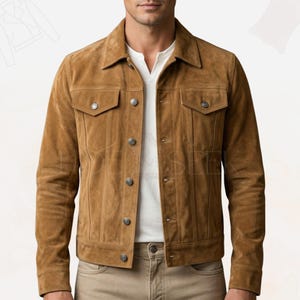 Puede incluir: Chaqueta de ante marrón con un diseño clásico. La chaqueta tiene cuello, dos bolsillos en el pecho y cierres de botón plateados. La chaqueta se lleva sobre una camisa blanca.
