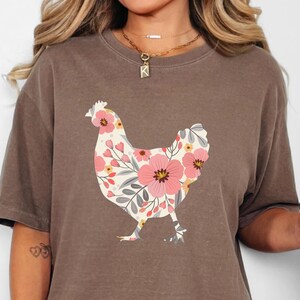 Floral Chicken Tshirt, Comfort Colors Chicken Mom T-shirt, Wildflower Chicken Owner Shirt, Gift for Chicken Lover Girl, Farm Girl Tee