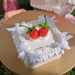 Strawberry Shortcake Jewelry Box – Faux Cake Decor, Girly