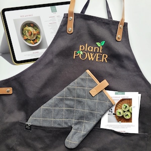Conjunto vegano: Delantal con bolsillos con texto PLANT POWER bordado + Guante para horno + Ebook vegano sin gluten ni lactosa FODMAP + Tarjetas de recetas