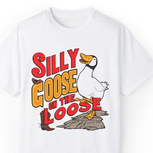 Koszulka Silly Goose: Zabawna koszulka z ptakiem, Dziwaczna grafika zwierzęca, Uniwersalna nowość odzieżowa