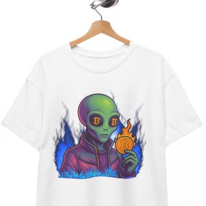 Bitcoin T-Shirt, Fire Alien, Kryptowährung, Unisex Baumwollshirt, Bitcoin Logo Top, Krypto-Bekleidung, Farbshirt