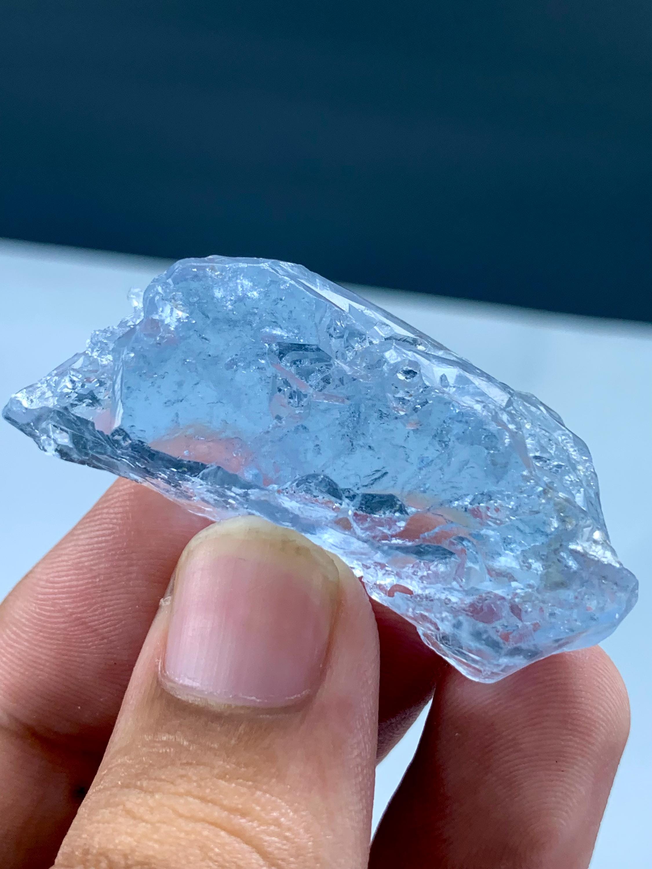 エッチング加工されたブルーアクアマリンクリスタル - パキスタンの