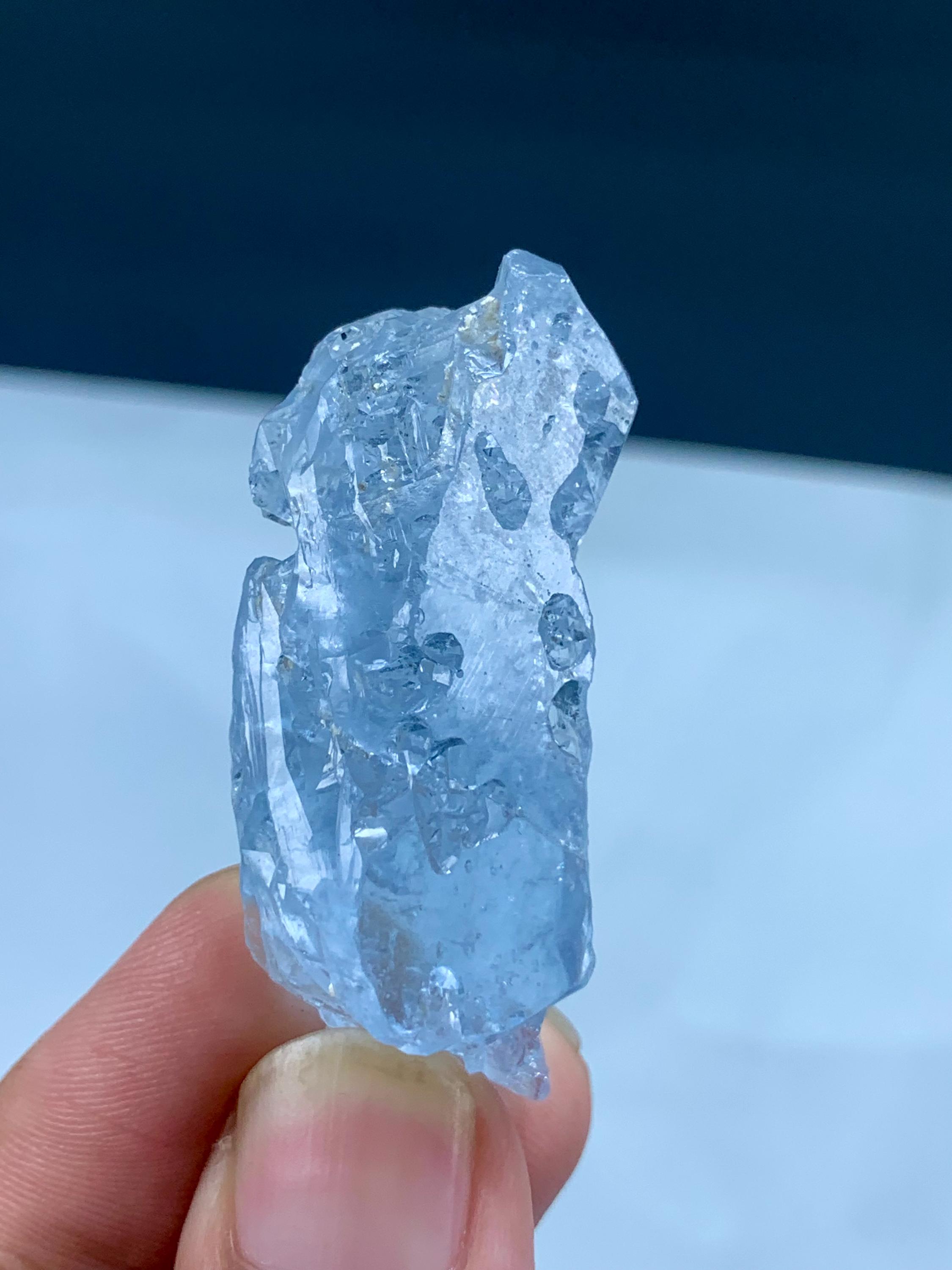 エッチング加工されたブルーアクアマリンクリスタル - パキスタンの