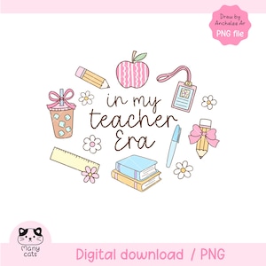 Op de afbeelding: Een digitale illustratie met de tekst "in my teacher Era", omringd door schoolgerelateerde afbeeldingen. Het ontwerp bevat een roze appel, potloden, boeken, een pen, een liniaal, een drankje en bloemen. De afbeelding is een PNG-bestand.