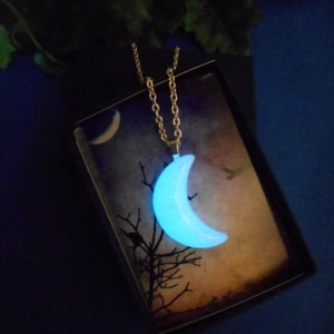Handgemachte Halbmond Halskette aus Resin