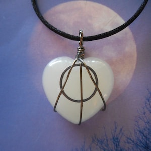 Willa's Werewolf Necklace Pendant Glow in the Dark Zombie 2 Necklace Costume Zombies Pendant Cosplay Addison Wyatt