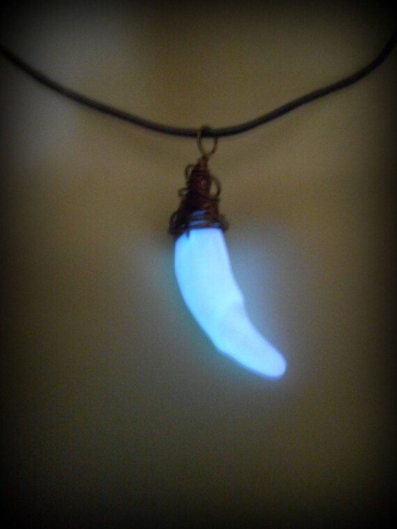 Wolf S Fang Stark Game Of Thrones Glow In The Dark Jewelry - Wolf Tooth Pendant Meaning Wolf S Fang Stark Game Of Thrones Glow In The Dark Jewelry - Wolf Tooth Pendant Meaning