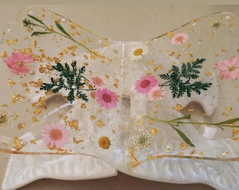 Handmade Resin Quran Holder: Dried Flowers & Gold Flakes - Islamic Gift