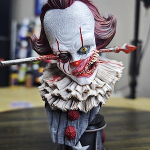Crimson Jester Figur Statue - Stilisierter Horror Clown Sammlerstück