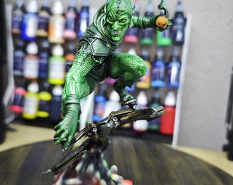 Emerald Trickster Figurine Statue – Stylized Villain Hero