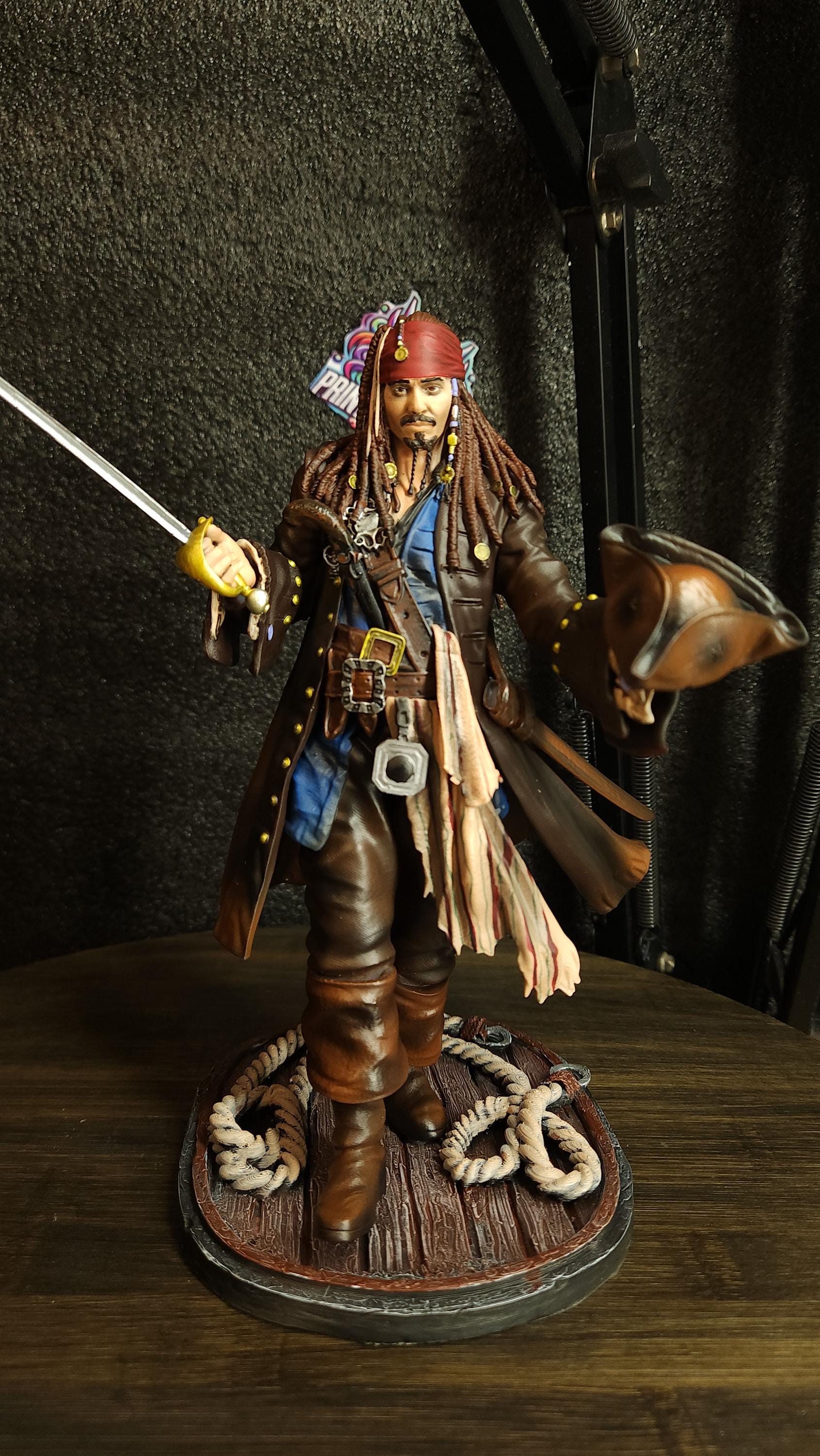 ArtStation - Young lady pirate, image size:1689x3000