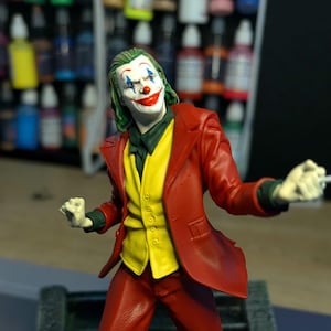 Joaquin Phoenix Joker Statue – Dancing Stairs Pose – Dark Comic Figure