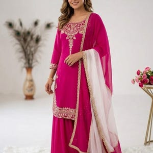 Pakistansk designer i mjukt siden broderat med sekvensarbeten Salwar Kameez med Dupatta, pakistansk kostym, damkostym i palazzo, brudklänning Rani Pink