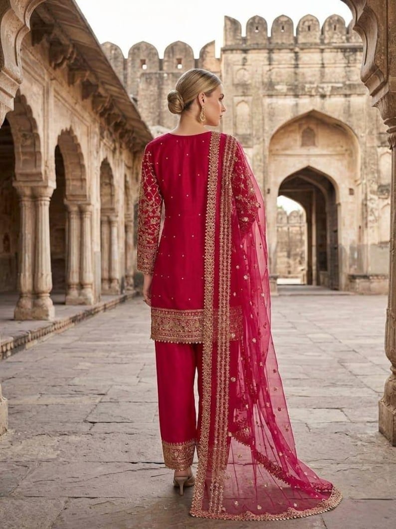 Broderie de créateur pakistanais avec travail séquentiel Salwar Kameez avec Dupatta, tenues de mariage, robe indienne, costumes pakistanais, robe de l'Aïd pour femme image 2