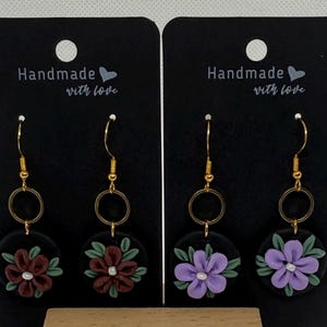 Orecchini in argilla polimerica – Fiori viola, rosso vino, gioielli Boho Statement, gioielli primaverili, fatti a mano, realizzati individualmente