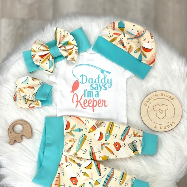 Girls Fishing Coming Home Outfit, Daddy Says I'm a Keeper  Girls Baby Set, Custom Newborn Hospital,  Baby Shower Gift,  Layette