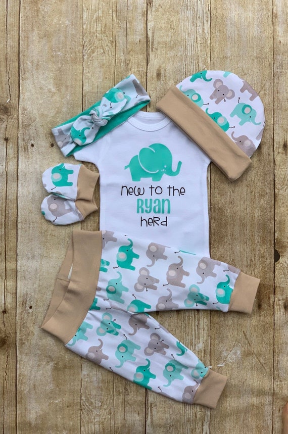 gender neutral coming home outfit