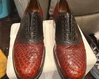 Herrskor med skräddarsydda vintage-modeller från Lee Kee Kowloon i Alligator-modell.