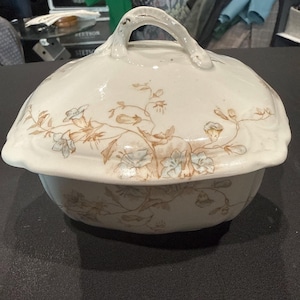 Royal Semi-Porcelain Johnson Bros England Covered Tureen Flowers Gold Trim