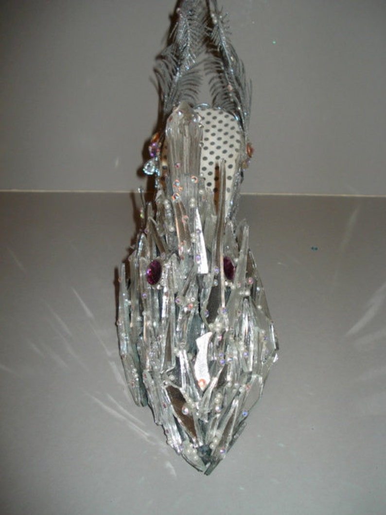 high heel shoe sculpture Vanity Fish image 2