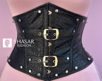 Czarny skórzany gorset pod biust, pas z podwójną klamrą i ćwiekami